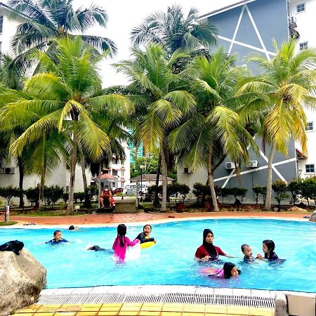 Smilez Homestay H102 & A306 At Pd Perdana Kondo Resort Port Dickson Exteriör bild