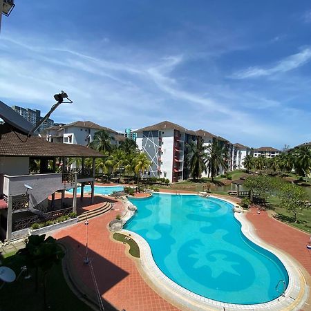 Smilez Homestay H102 & A306 At Pd Perdana Kondo Resort Port Dickson Exteriör bild
