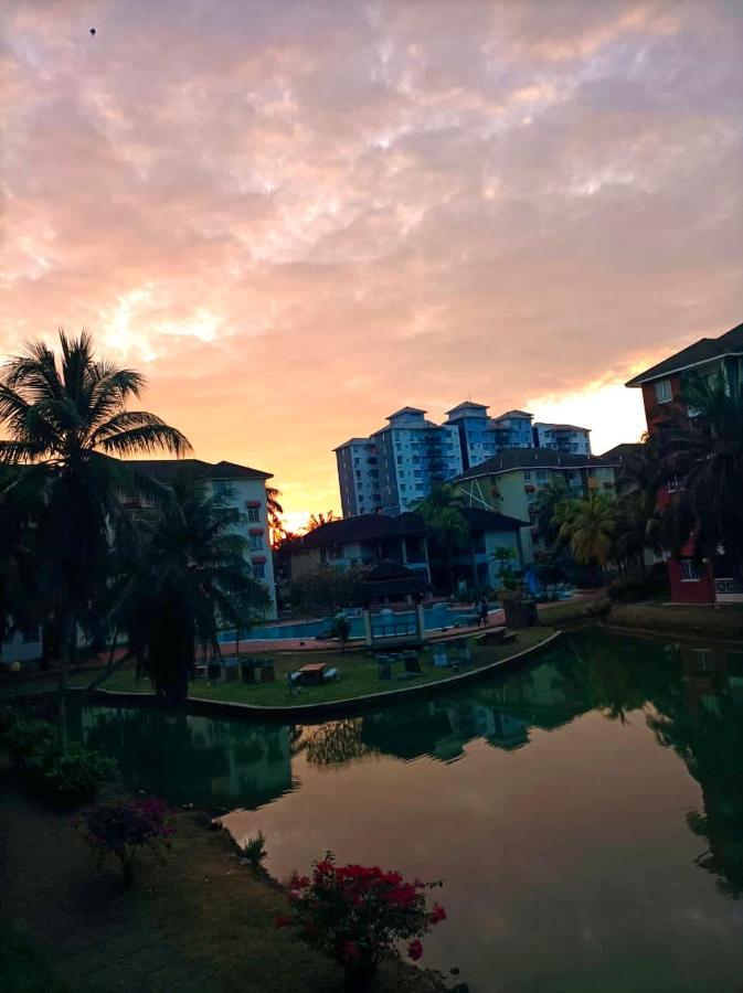 Smilez Homestay H102 & A306 At Pd Perdana Kondo Resort Port Dickson Exteriör bild