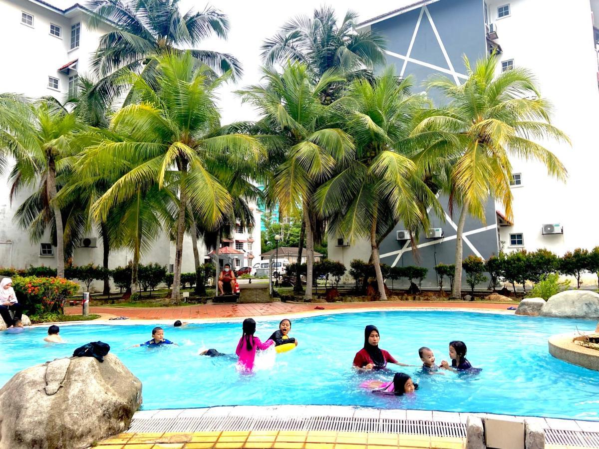 Smilez Homestay H102 & A306 At Pd Perdana Kondo Resort Port Dickson Exteriör bild
