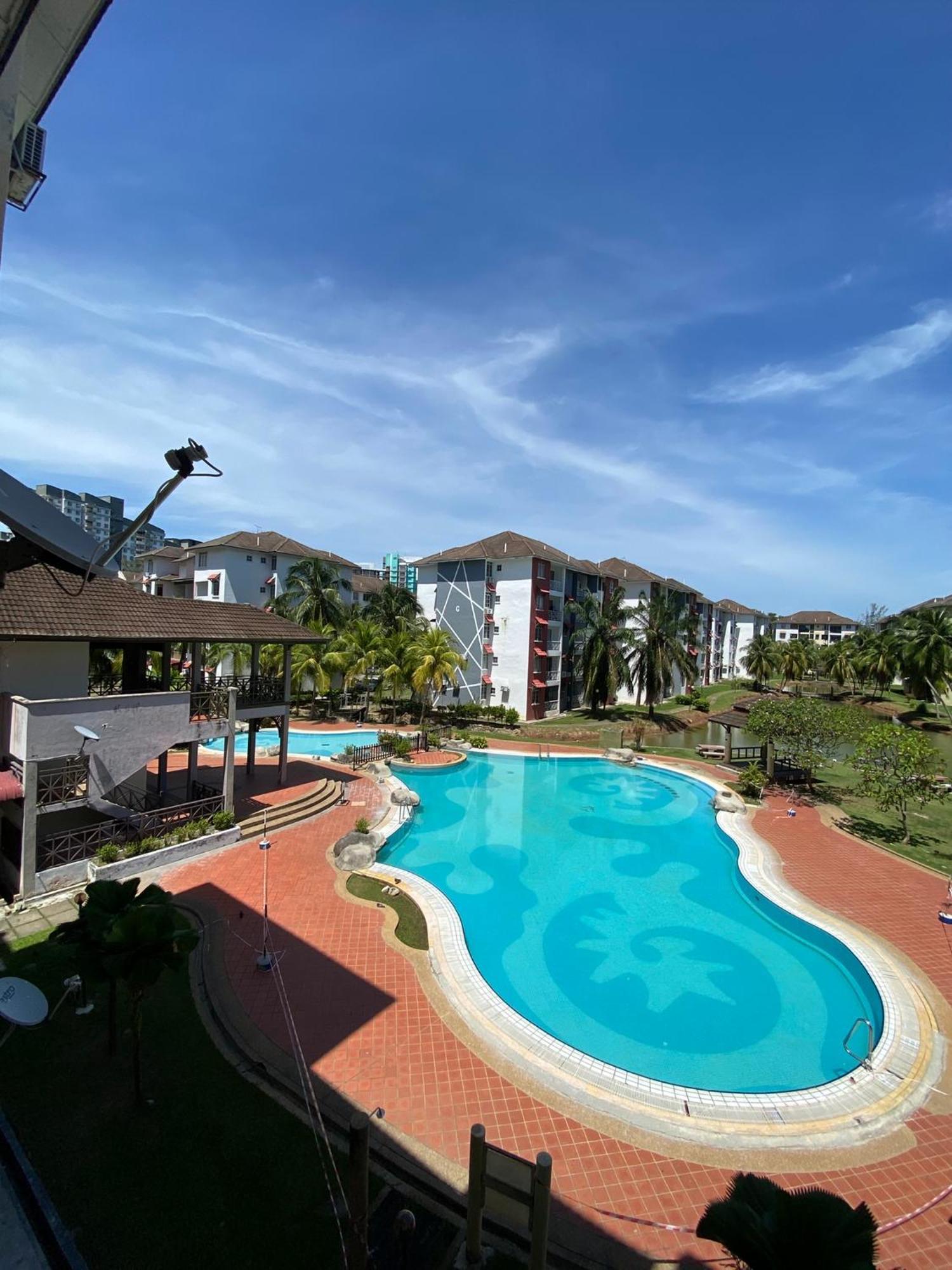 Smilez Homestay H102 & A306 At Pd Perdana Kondo Resort Port Dickson Exteriör bild